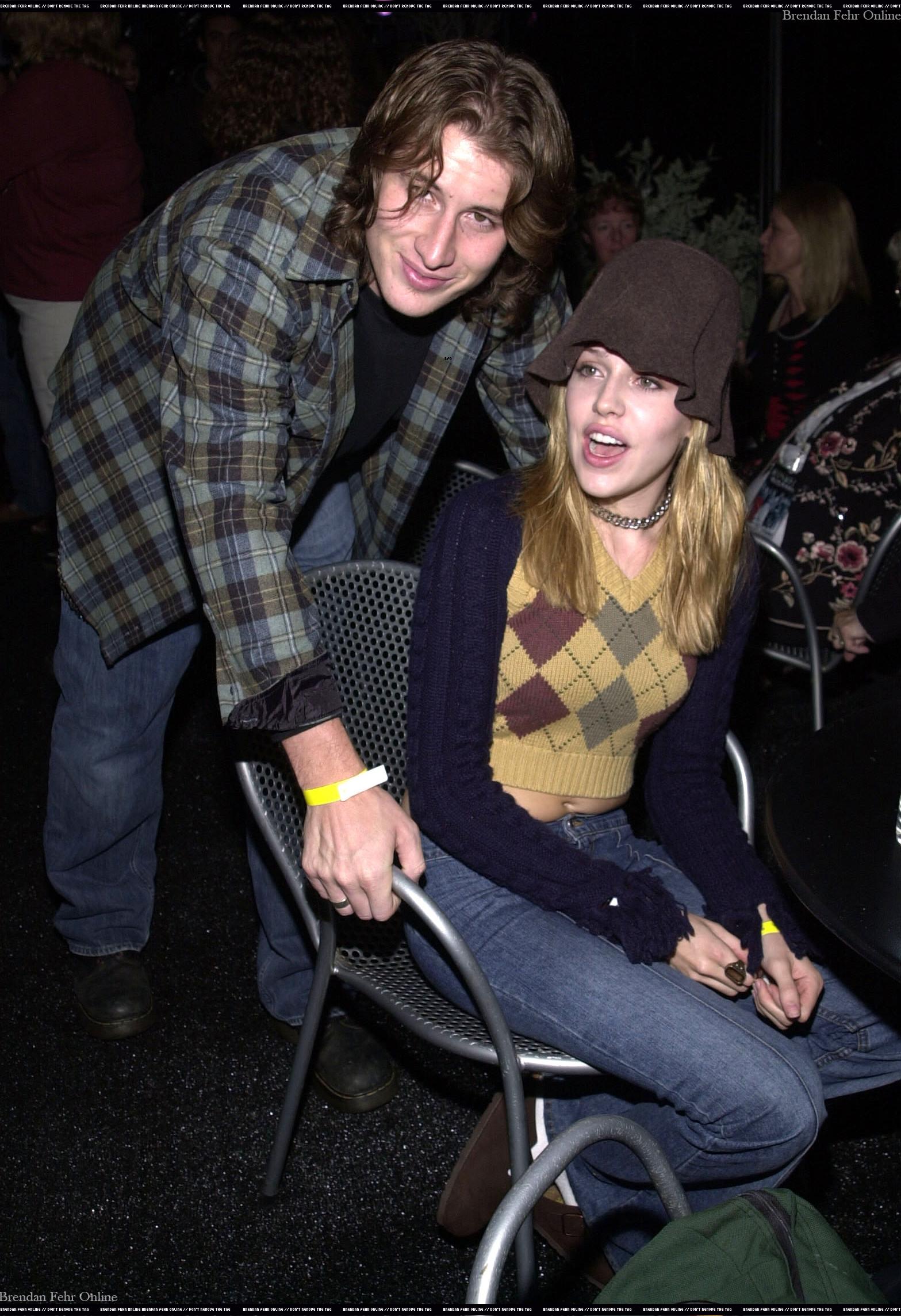 upn-roswell-party022.jpg