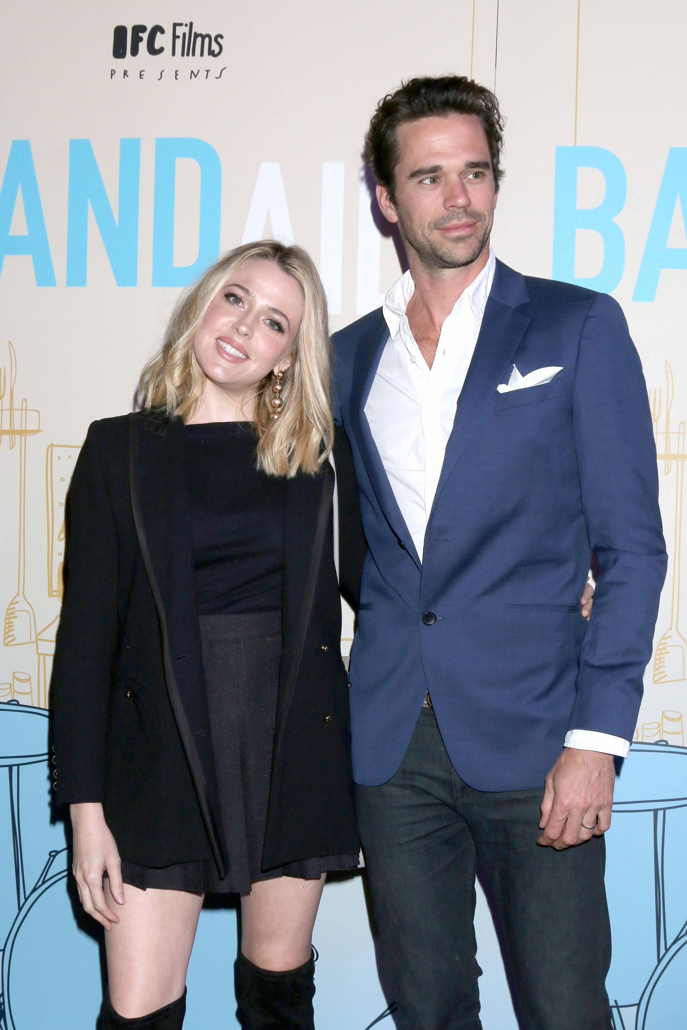 mad_bandaidpremiere_100.jpg mad_bandaidpremiere_100.jpg