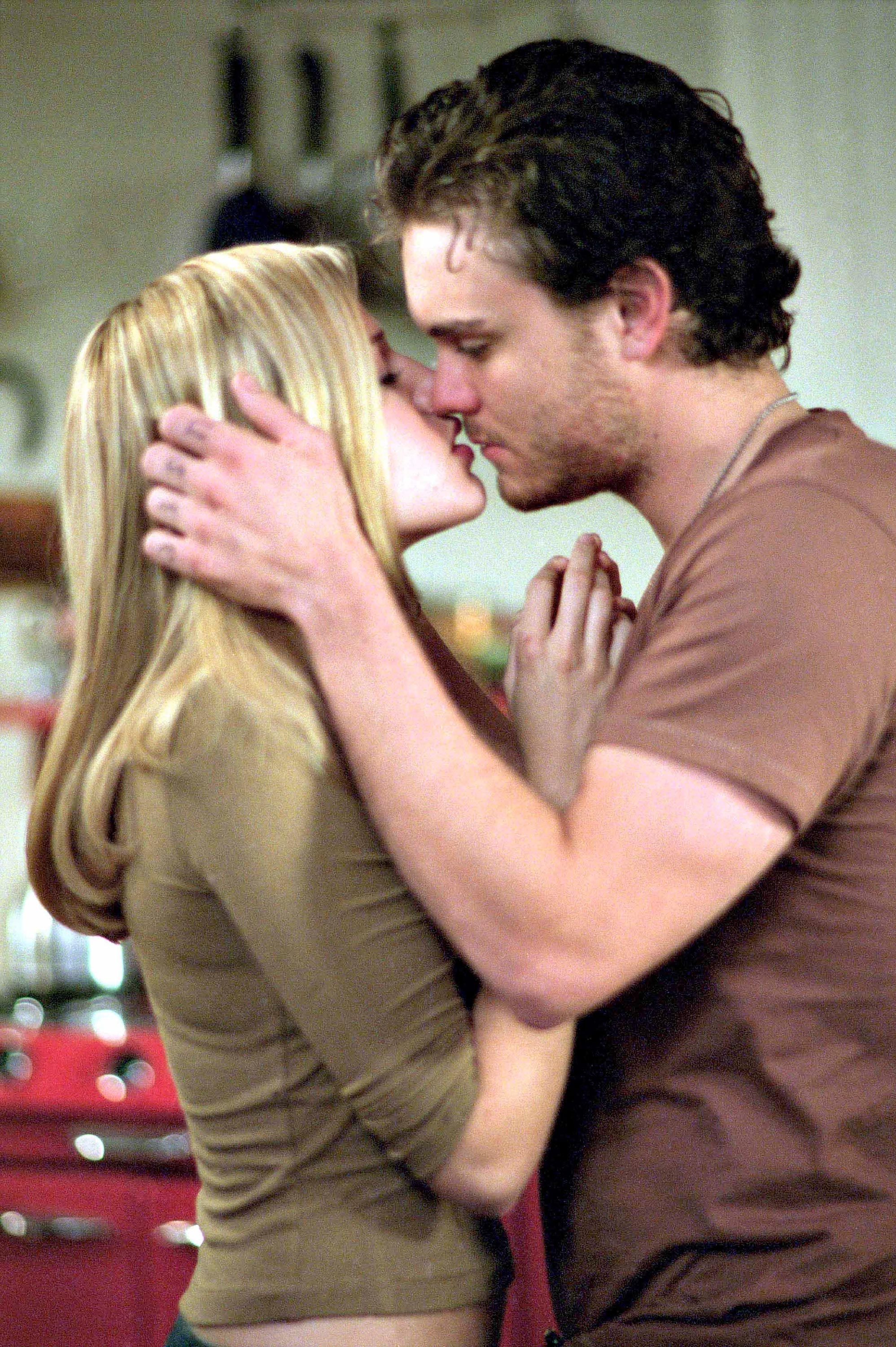 3x08-btm003.jpg 3x08-btm003.jpg